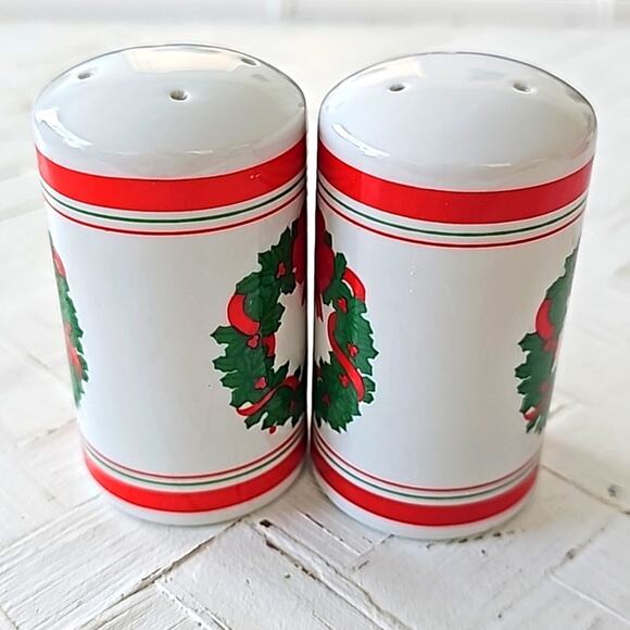 Amscan Christmas Holiday Wreath Salt & Pepper Shakers 3"T x 2" W (NIOB) - Picture 6 of 8